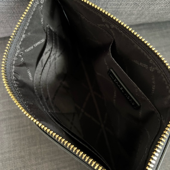 NWT MICHAEL KORS CHARM LARGE 2 IN 1 CREDIT CARD CASE ZIP CLUTCH WRISTLET - Picture 7 of 8